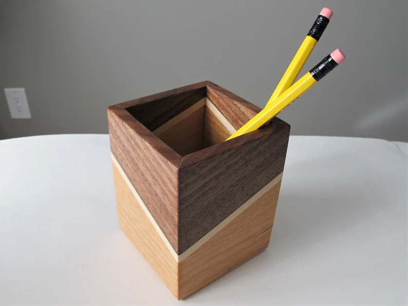 Wooden pen holder2